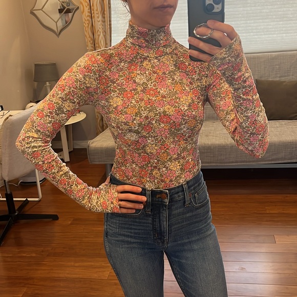 EUC H&M Floral Bodysuit - Picture 4 of 9